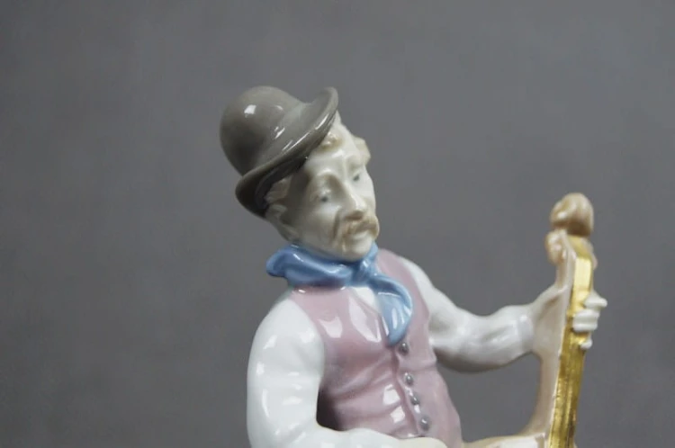 Porcelana Gräfenthal kontrabasista z kapeli