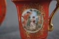 Porcelanowa czerwona filiżanka ze scenką do kolekcji