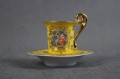 Porcelanowa żółta filiżanka ze scenką do kolekcji