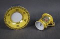 Porcelanowa żółta filiżanka ze scenką do kolekcji
