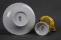 Porcelanowa żółta filiżanka ze scenką do kolekcji