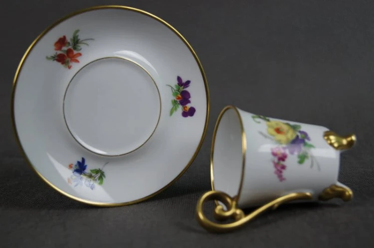 Porcelana Tirschenreuth urocza filiżaneczka ze spodkiem