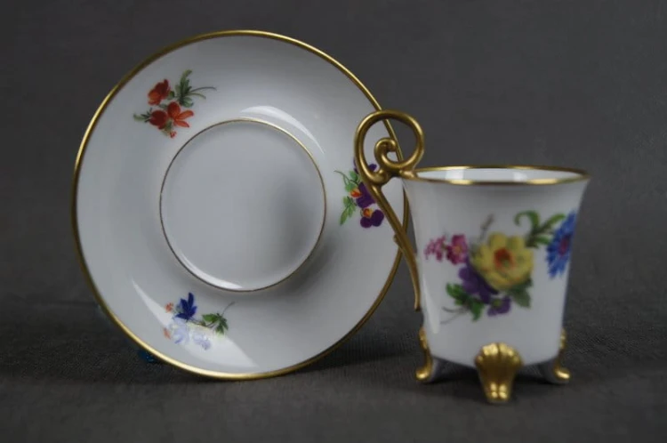 Porcelana Tirschenreuth urocza filiżaneczka ze spodkiem