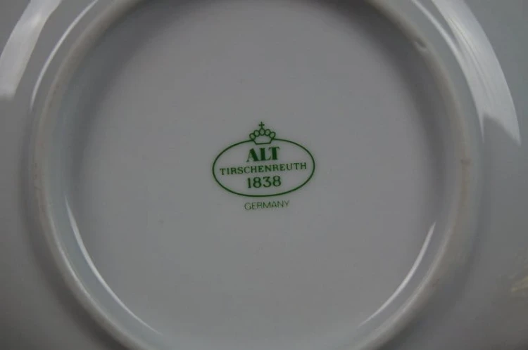 Porcelana Tirschenreuth urocza filiżaneczka ze spodkiem