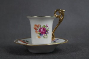 Kahla porcelanowa filiżanka ze spodkiem