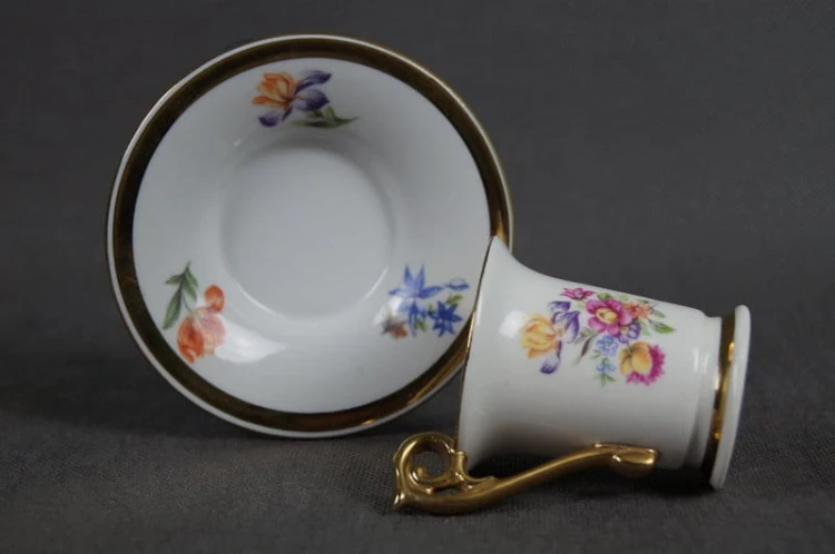 Kahla porcelanowa filiżanka ze spodkiem