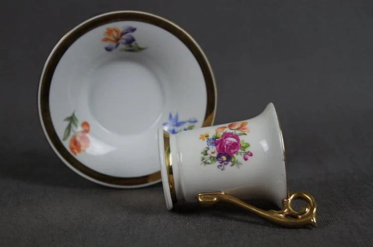 Kahla porcelanowa filiżanka ze spodkiem