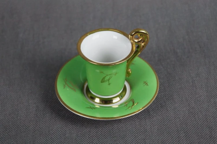 Porcelanowa filiżanka ze spodkiem do mokki