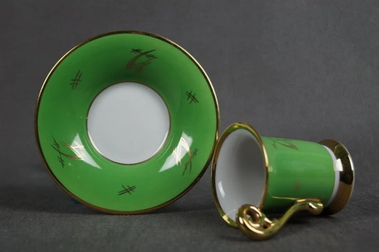 Porcelanowa filiżanka ze spodkiem do mokki