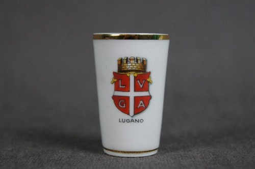 Porcelanowy kieliszek z herbem Lugano
