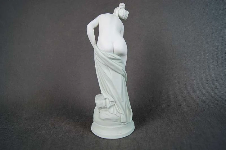 Naga Wenus porcelana biskwitowa figurka