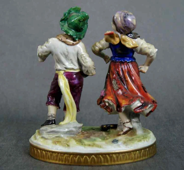VOLKSTEDT - RUDOLSTADT BAJECZNA FIGURA ROZTAŃCZONE DZIECI !!!