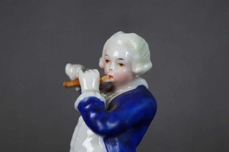 Mozart młody muzyk porcelanowa figurka