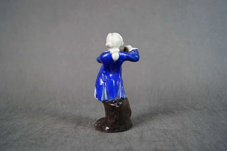 Mozart młody muzyk porcelanowa figurka