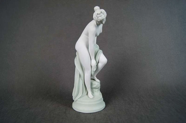 Naga Wenus porcelana biskwitowa figurka