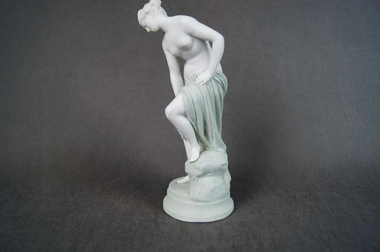 Naga Wenus porcelana biskwitowa figurka