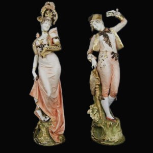 Antyczne figurki z porcelany